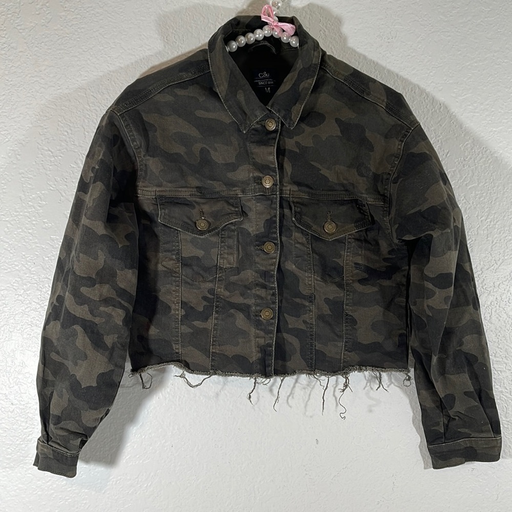 C&A Cropped Camo Raw Hem Jacket With Chest Pockets Size Medium